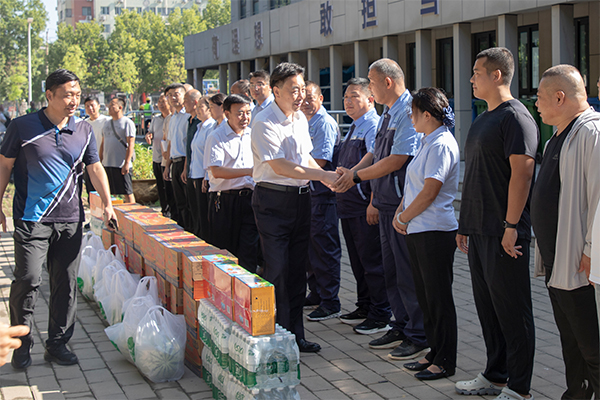 党委书记张志坚暑期深入一线检查防汛工作并慰问值守人员