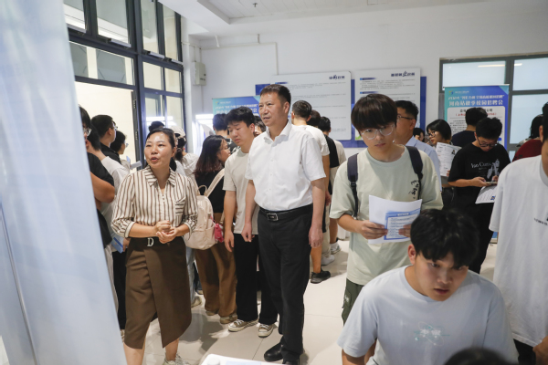 学校成功举办“智慧台州 全国高校巡回招聘”专场招聘活动