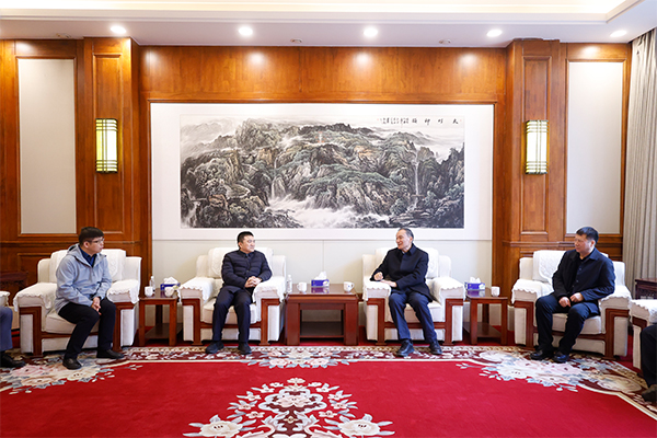 工业和信息化部人才交流中心副主任任利华一行来校调研